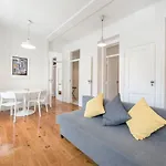 Cozy Apartment With Castel View