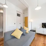 Cozy Apartment With Castel View